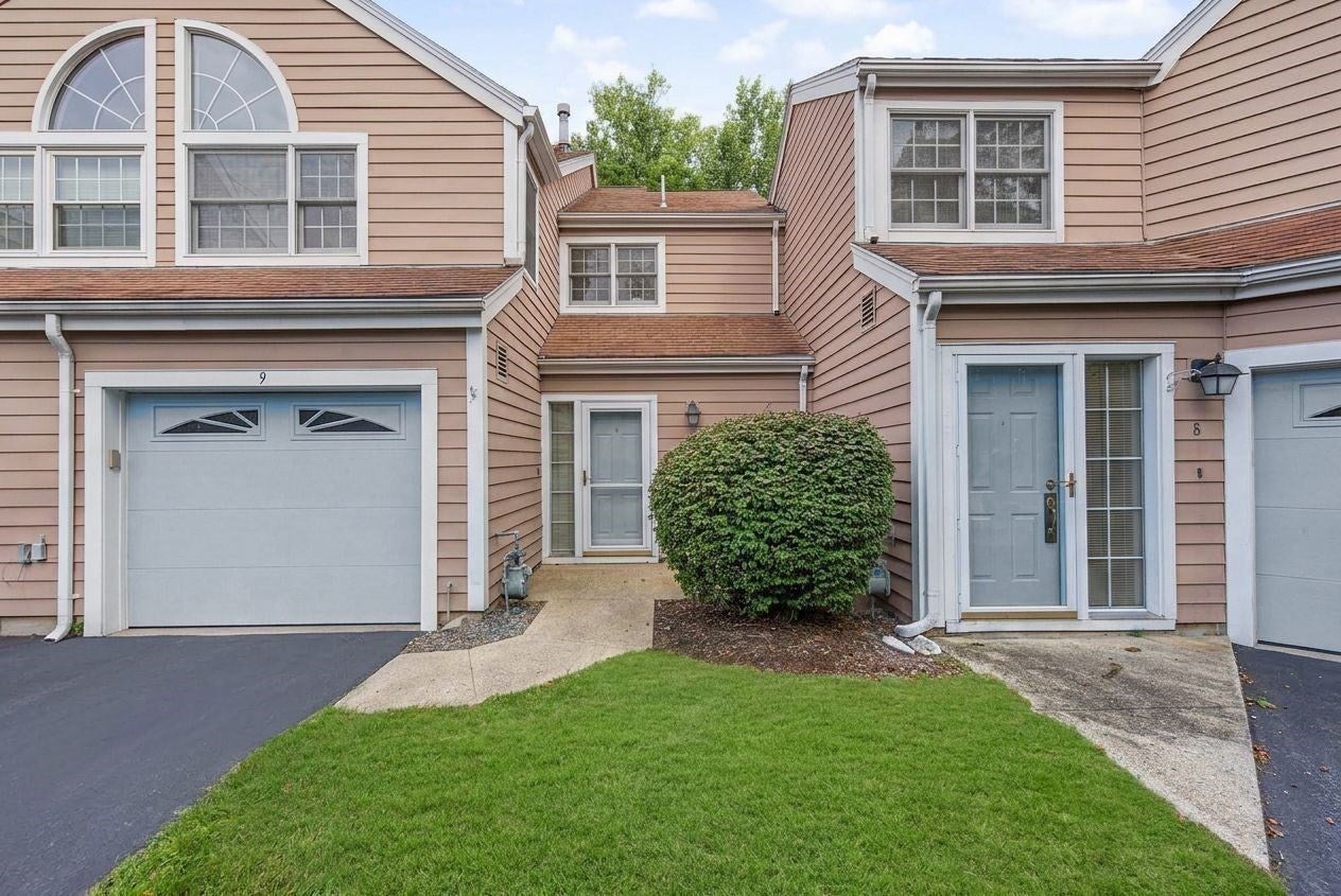 Photo of 9 Canvasback Way, Walpole, MA