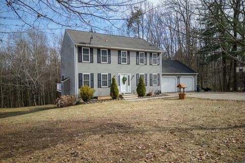 Photo of 11 Lauren Ln, Sturbridge, MA 01518 (MLS # 73489722)