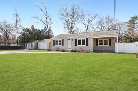 12 Hickory Pl South Hadley MA 01075