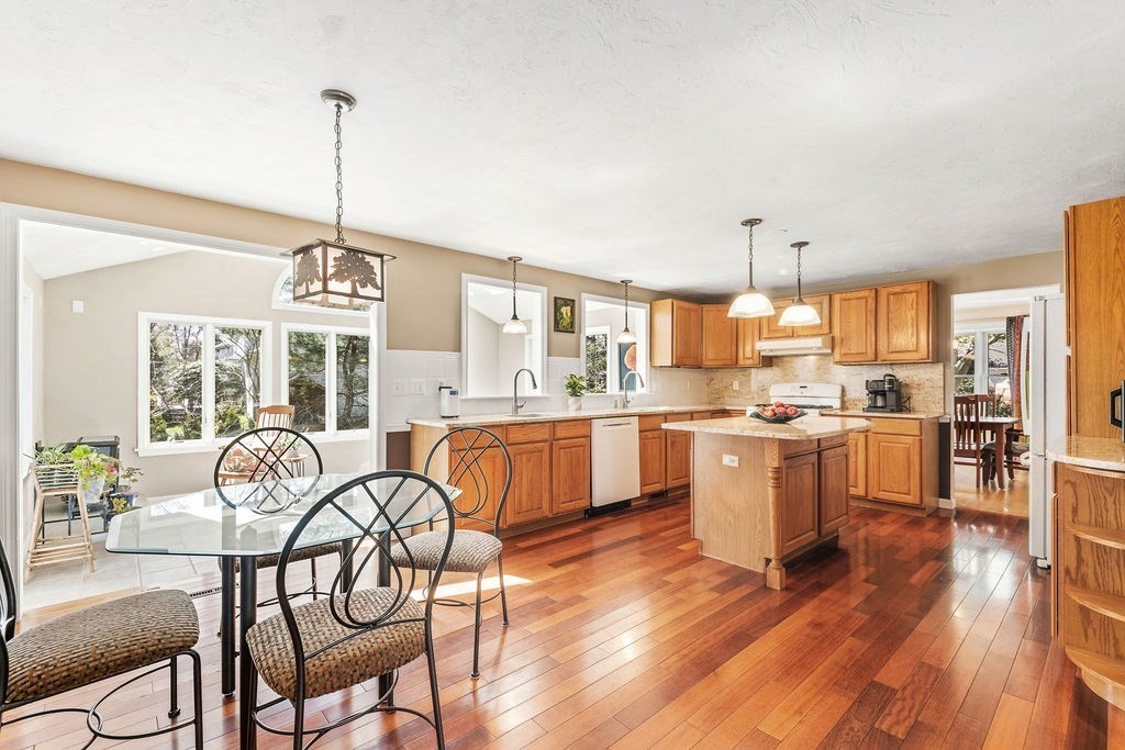 192 Fairway Dr, Attleboro, MA Photo #4