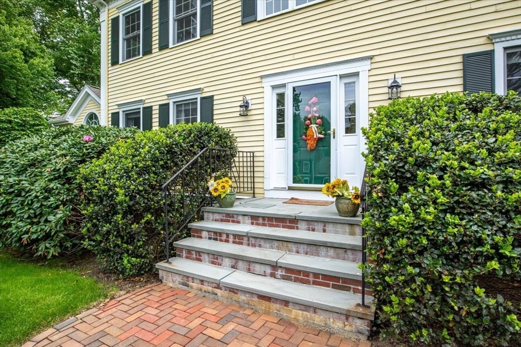 17 Bridle Path