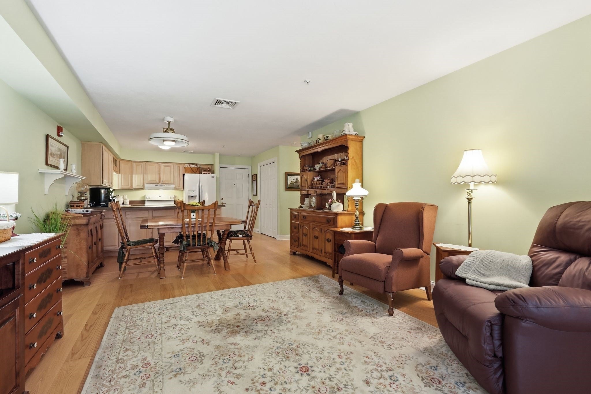 26 Greenleaves Dr 611