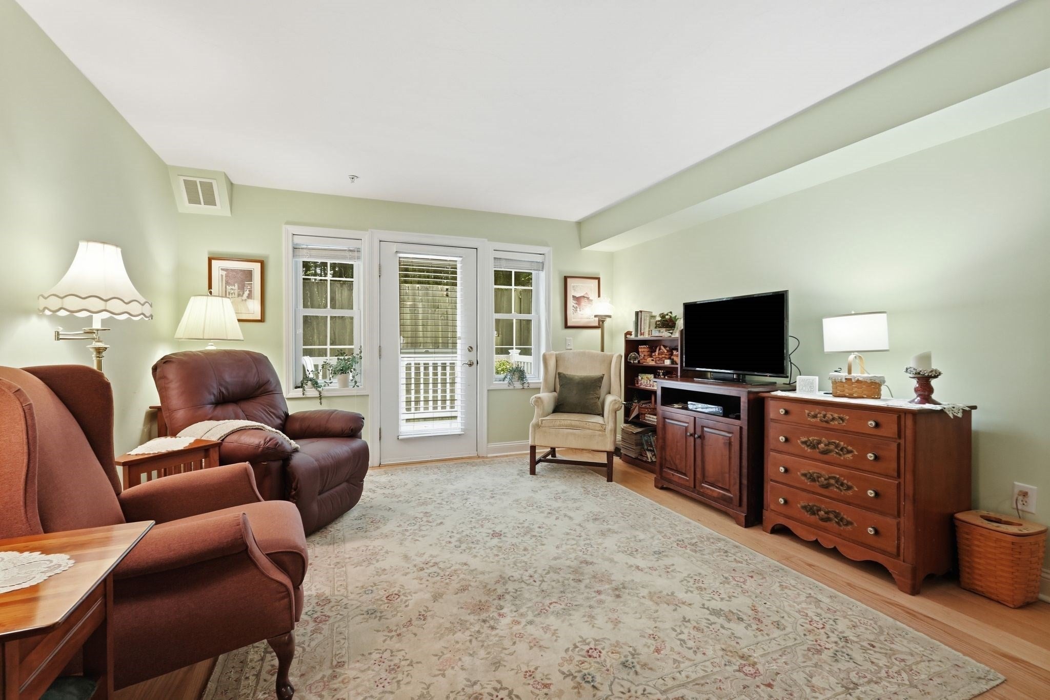 26 Greenleaves Dr 611