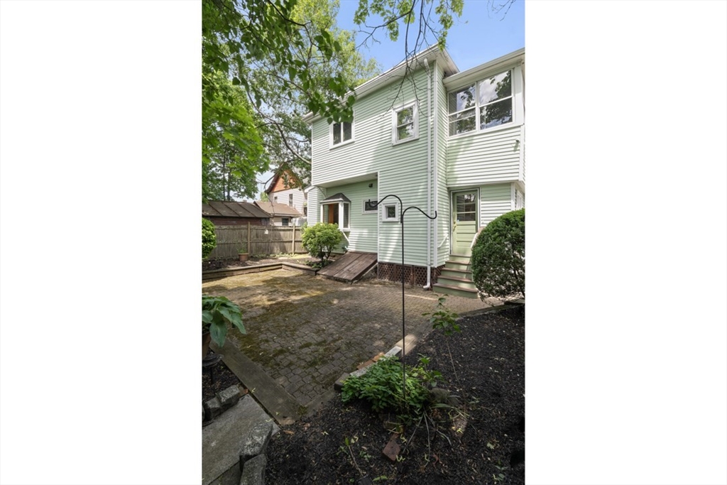20 Riverview Ave