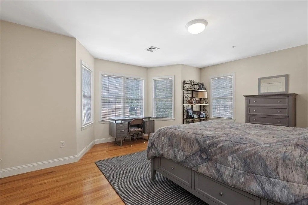 32 Common St #3-4, Waltham, MA Photo #14