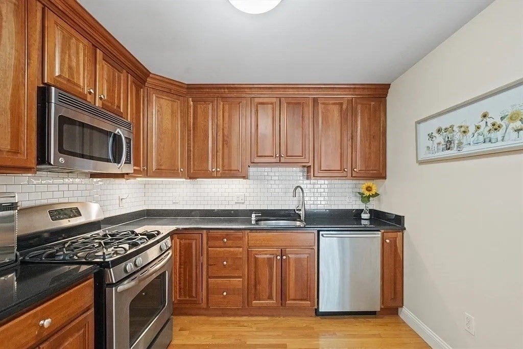 32 Common St #3-4, Waltham, MA Photo #4