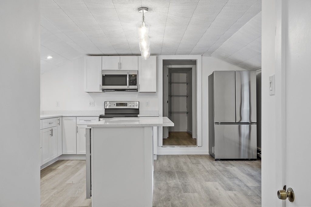 47 Railroad Ave 2