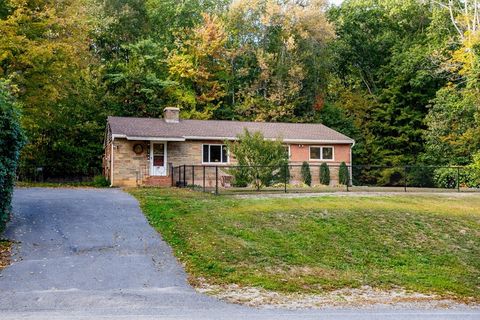 30 Center St Ashburnham MA 01430