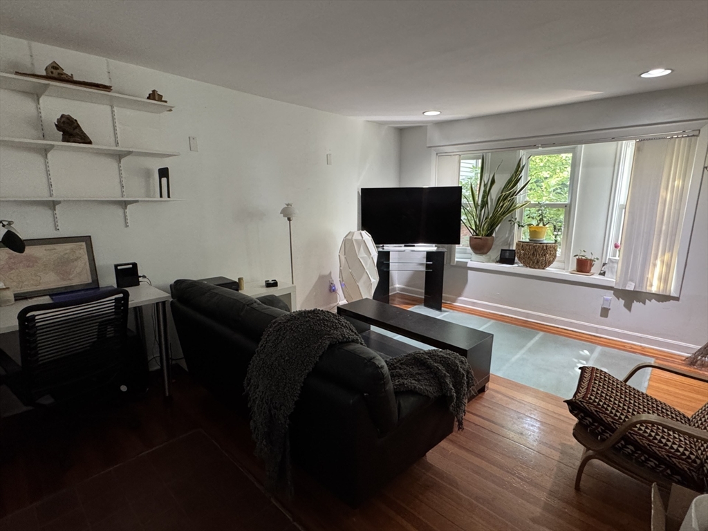 237-239 Mt Auburn Street