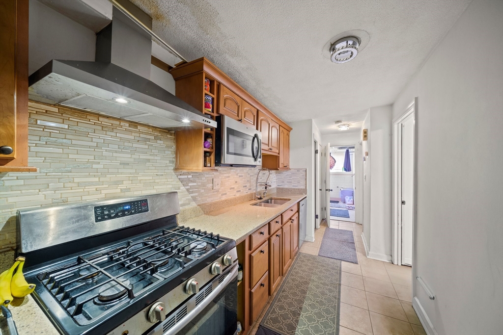 116 Bradlee St 3