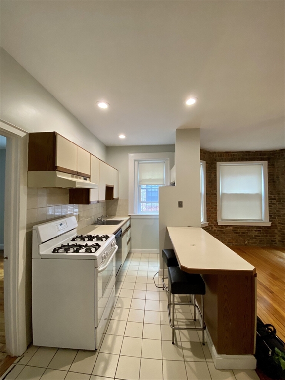 16 Royce Rd #4