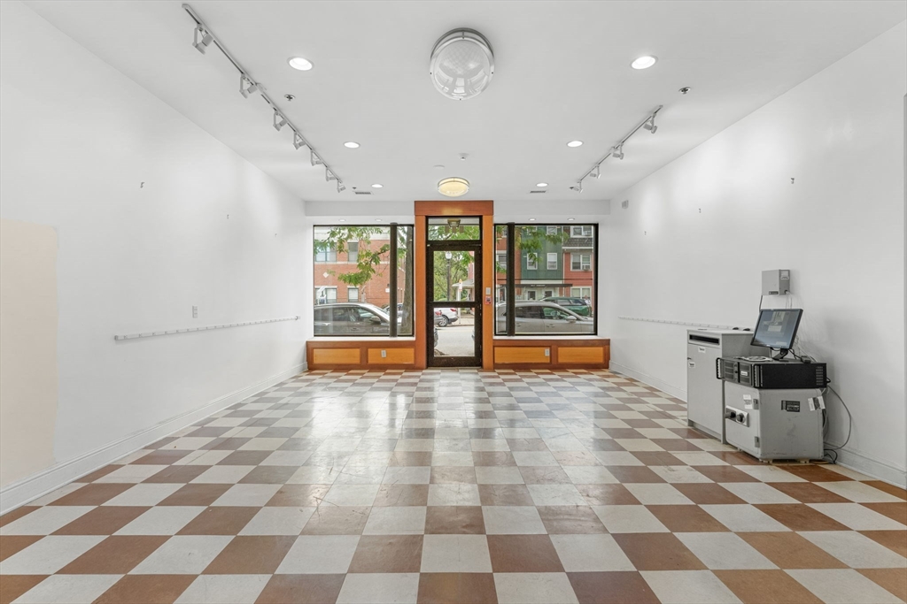 262-264 West Broadway