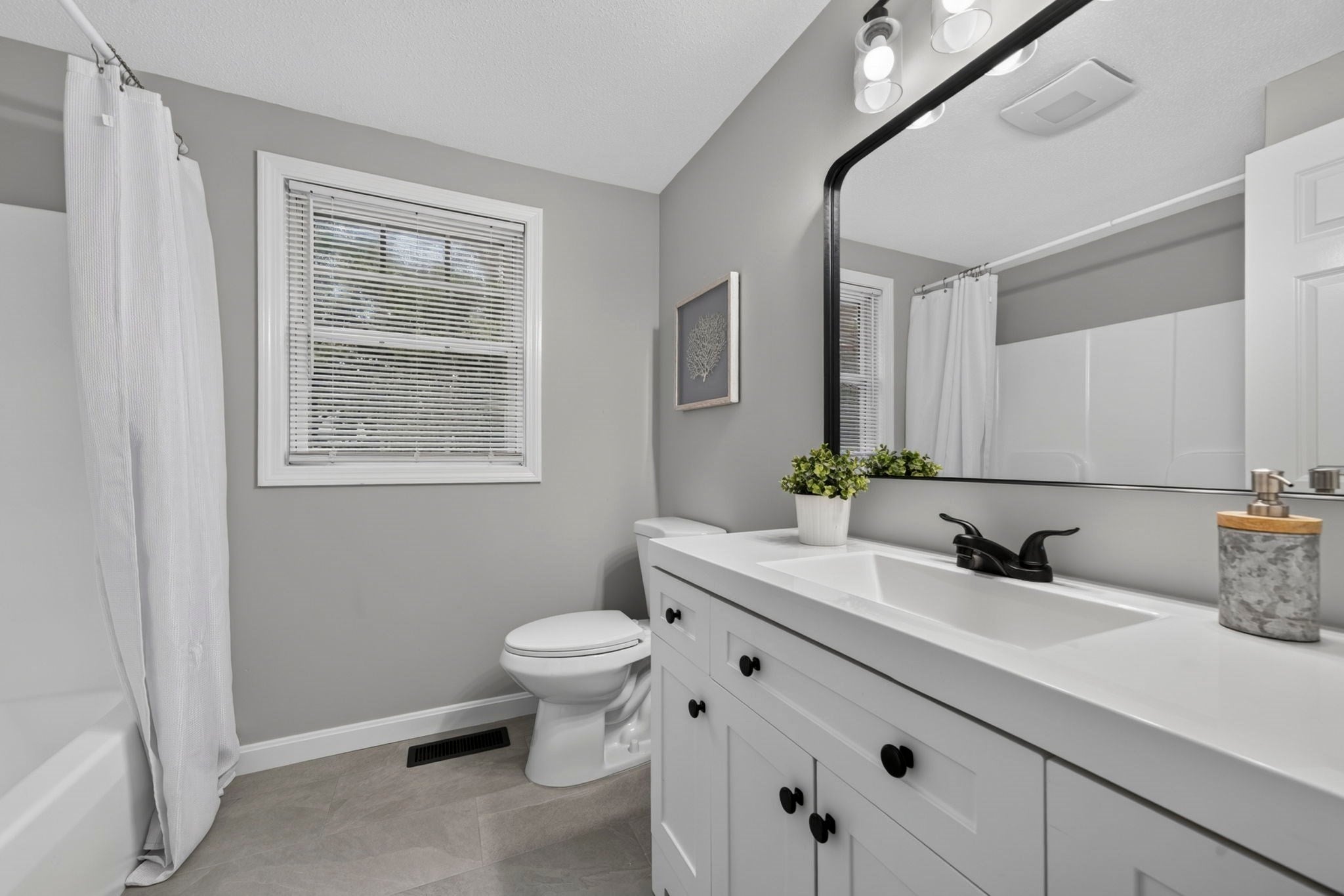 16 Horseshoe Ln, Clinton, MA Photo #28