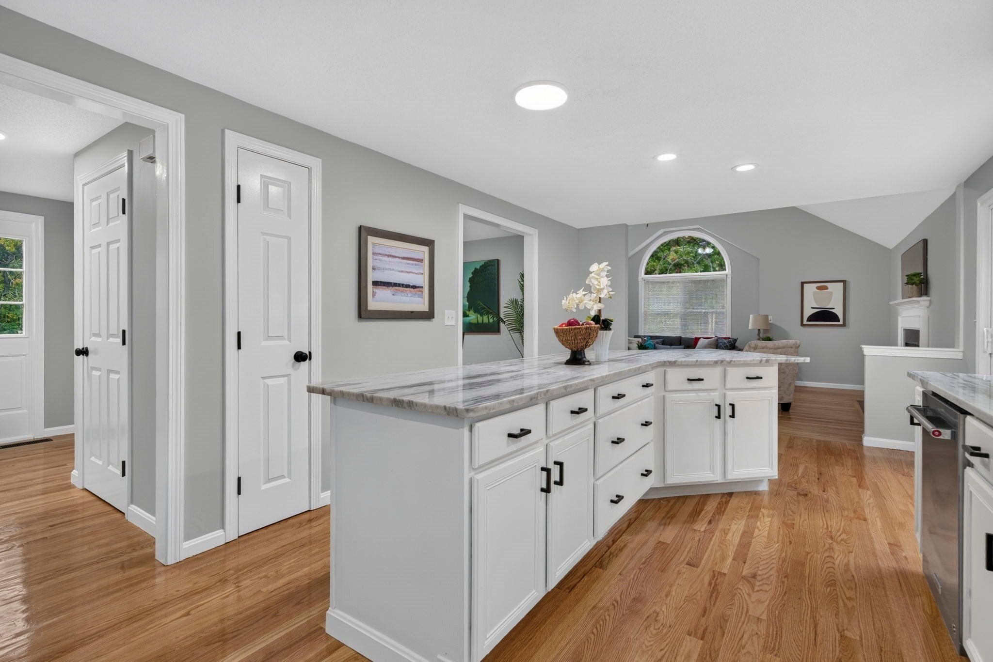 16 Horseshoe Ln, Clinton, MA Photo #5