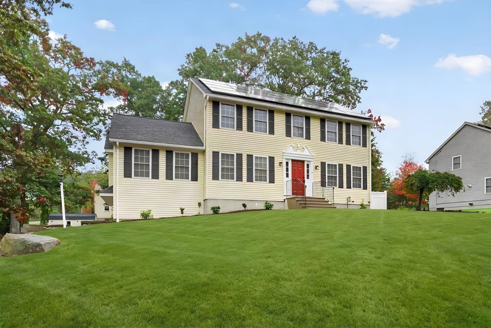 16 Horseshoe Ln, Clinton, MA Photo #1