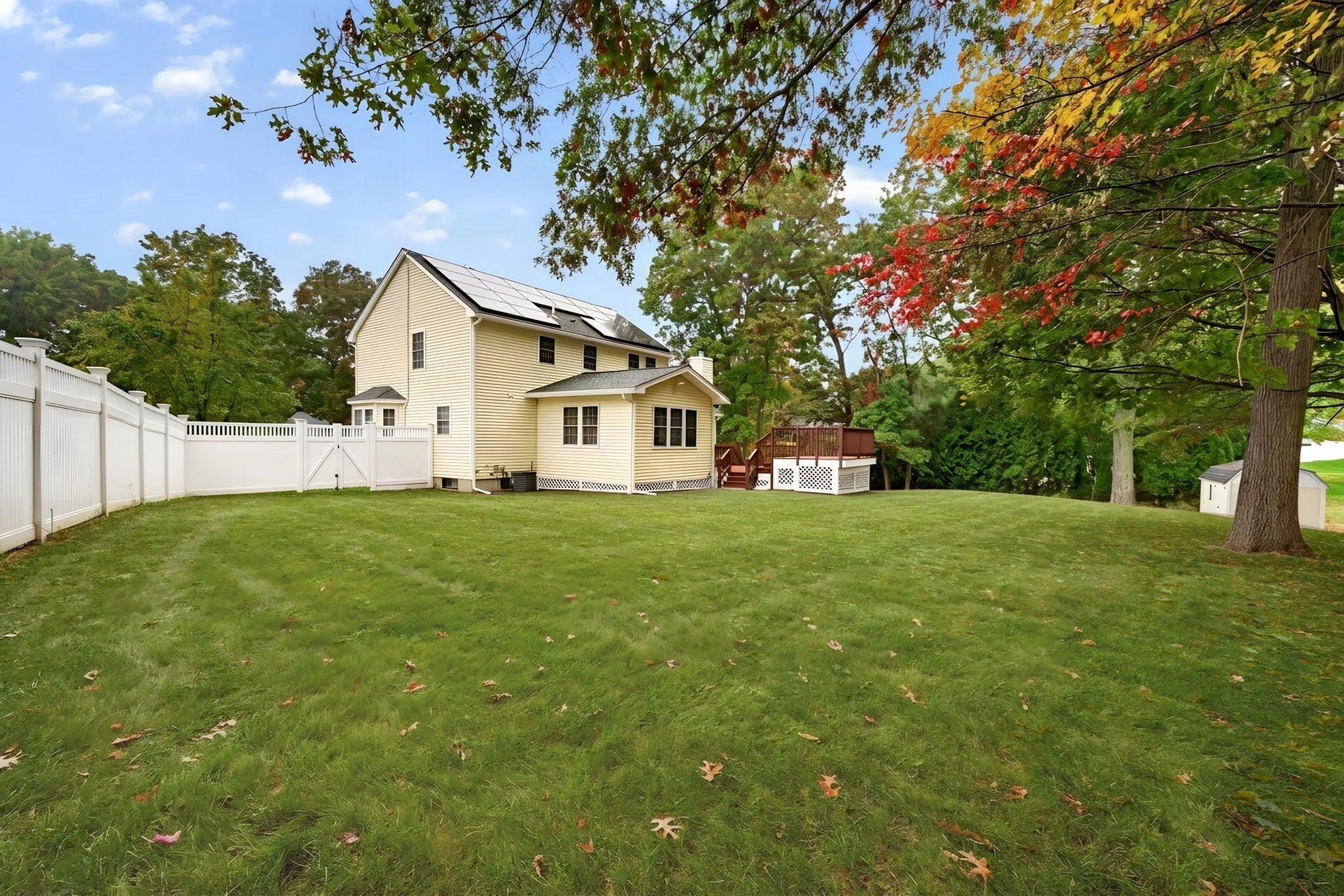 16 Horseshoe Ln, Clinton, MA Photo #3