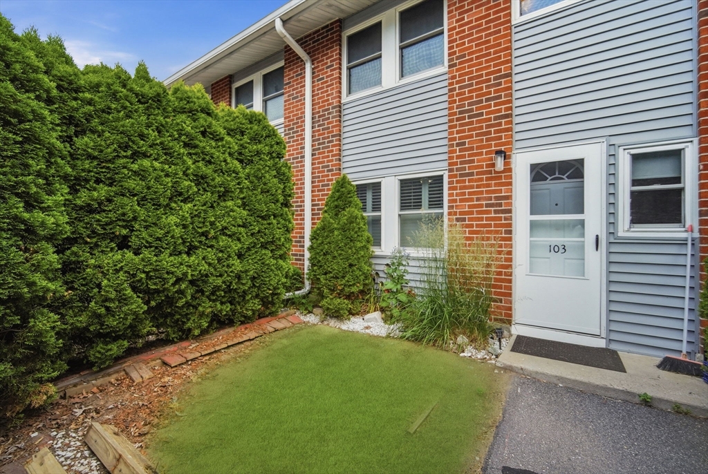 103 Manor Court 103