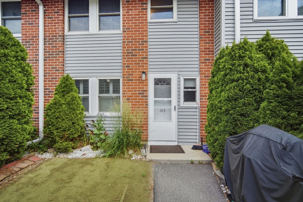 103 Manor Court 103