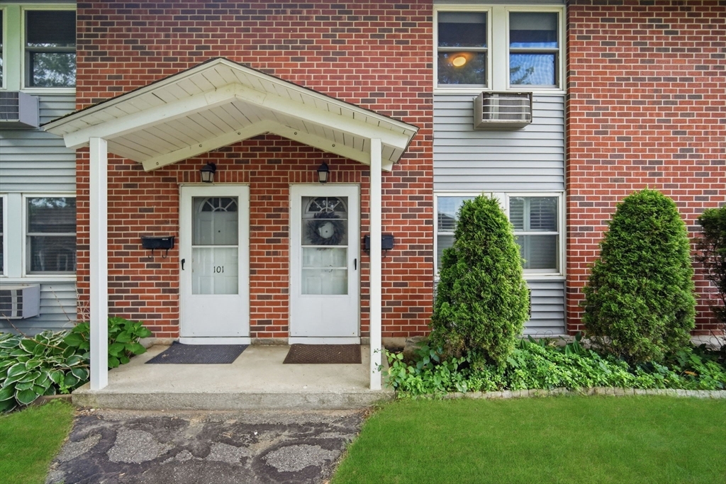103 Manor Court 103