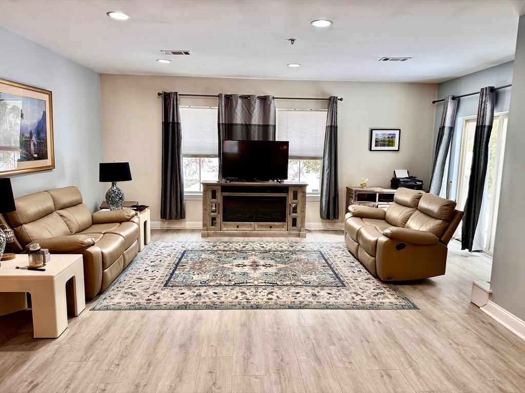 906 Alder Way 906
