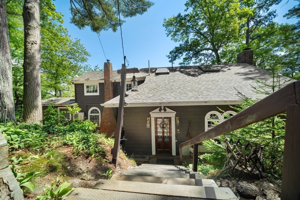 220 Oakridge Ave.