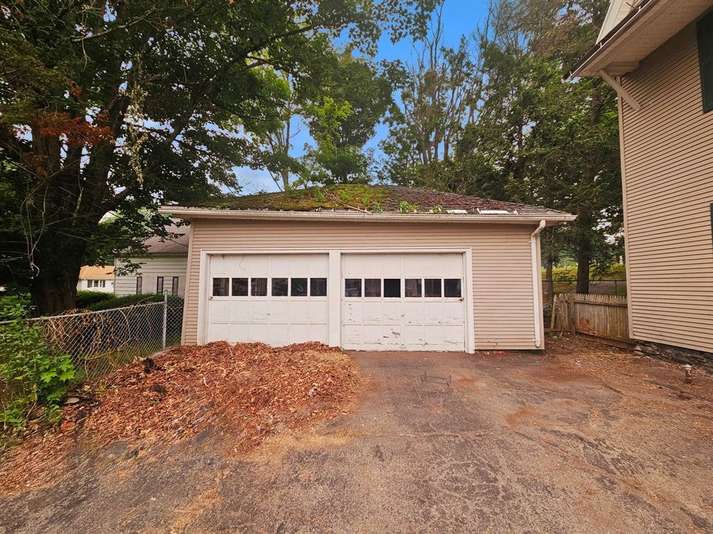 8-10 Aspen St