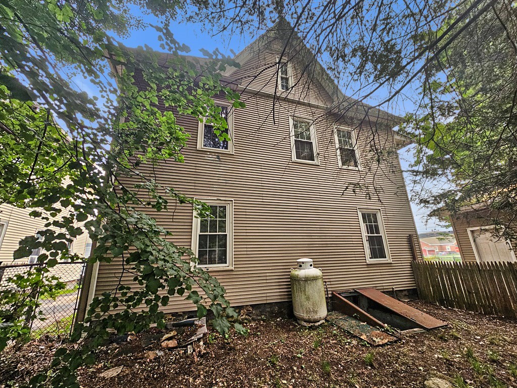 8-10 Aspen St