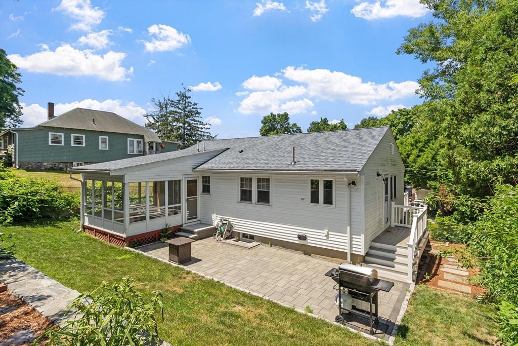 49 Lakeview Ave