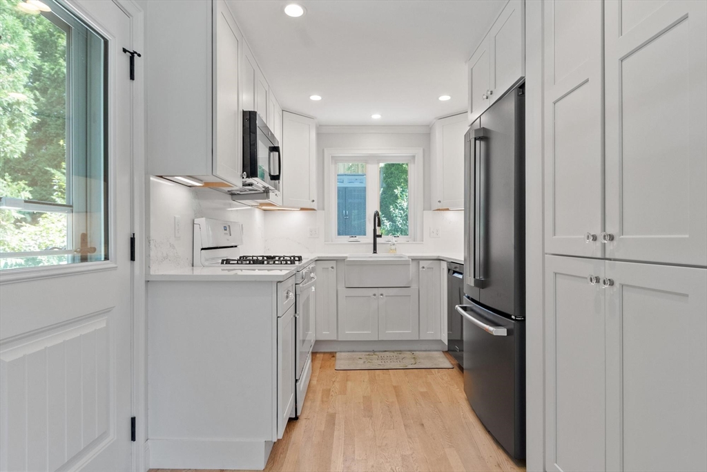 49 Lakeview Ave
