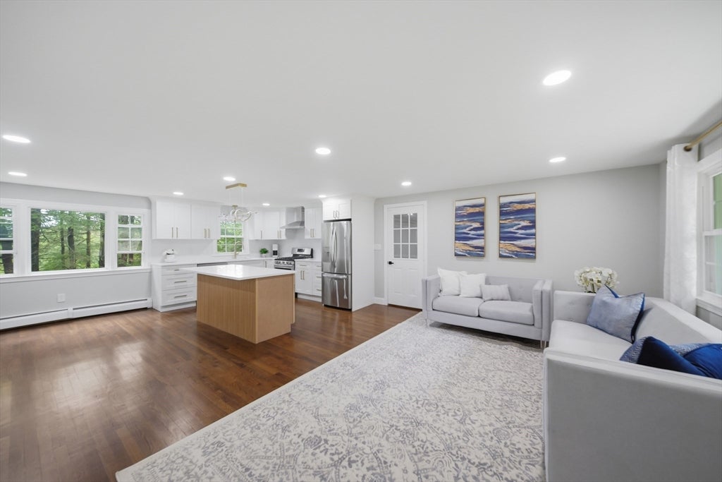 29 Dickens St