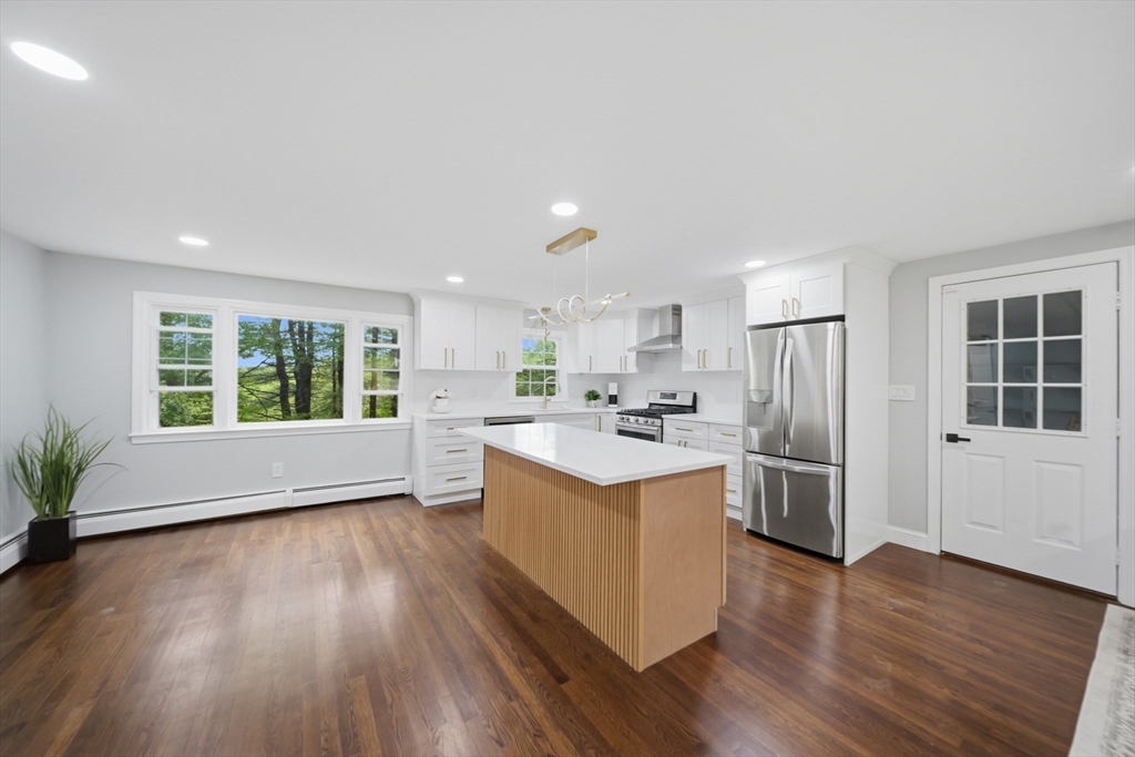 29 Dickens St