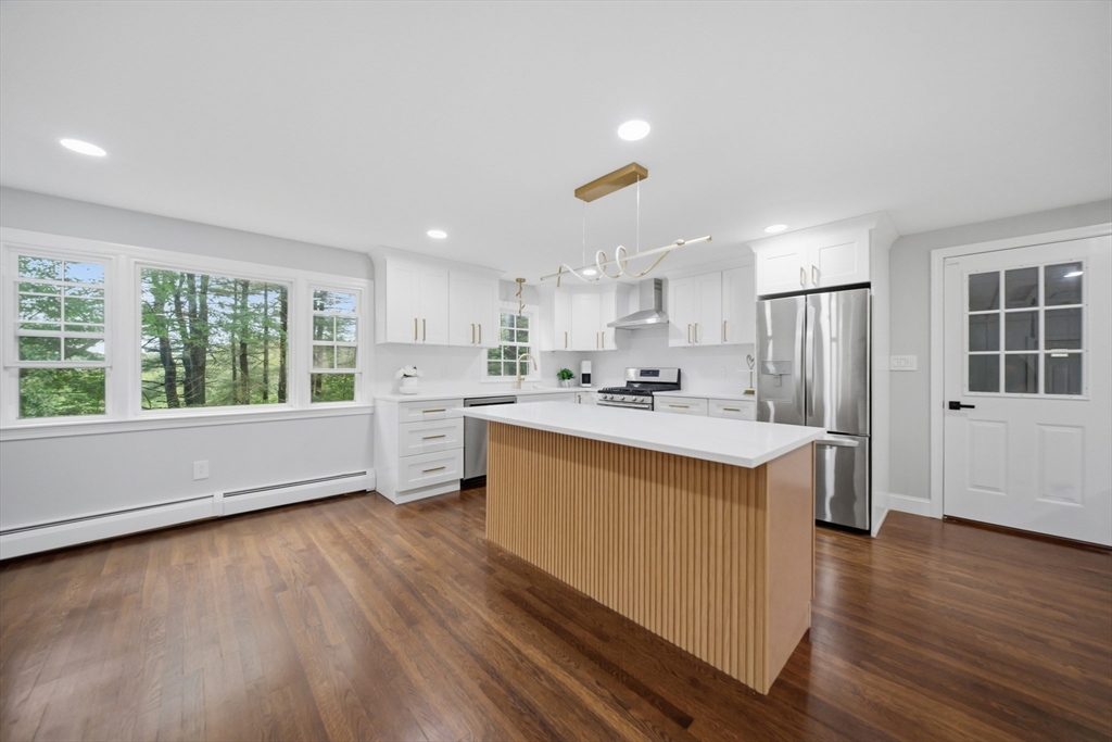 29 Dickens St