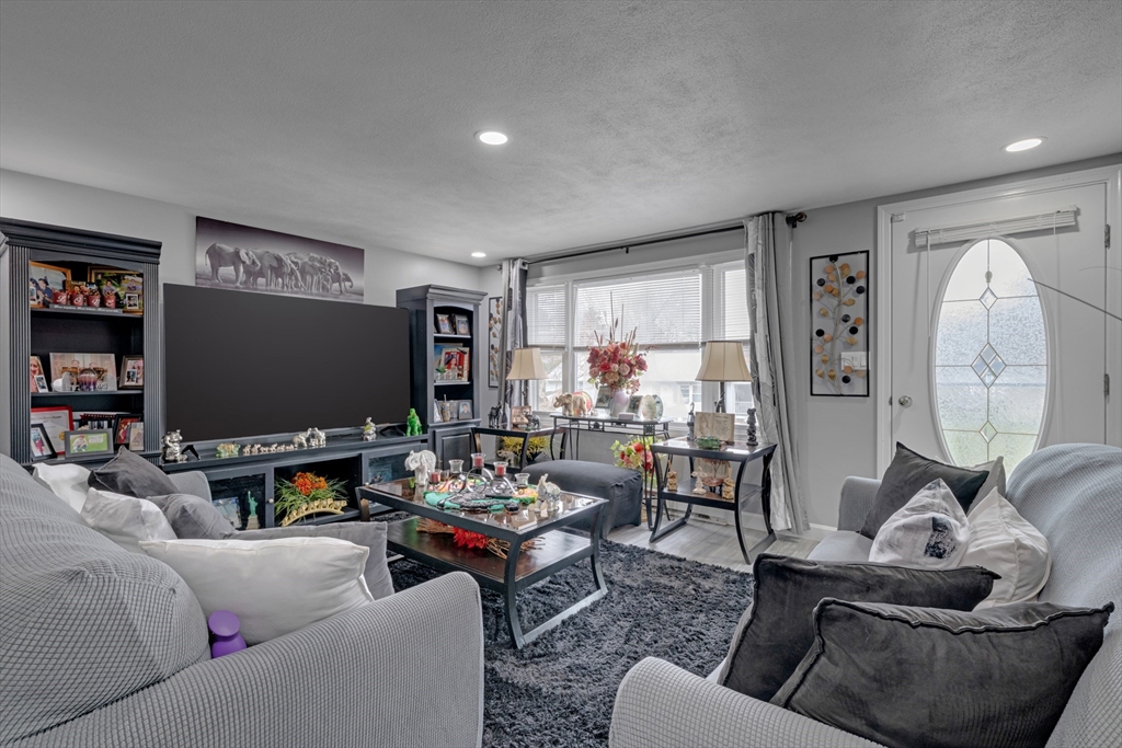 23 Chartier Ln