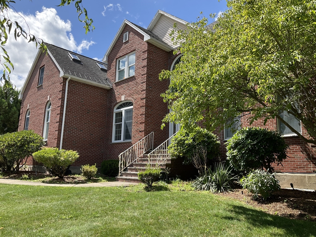 7 Homeland Cir
