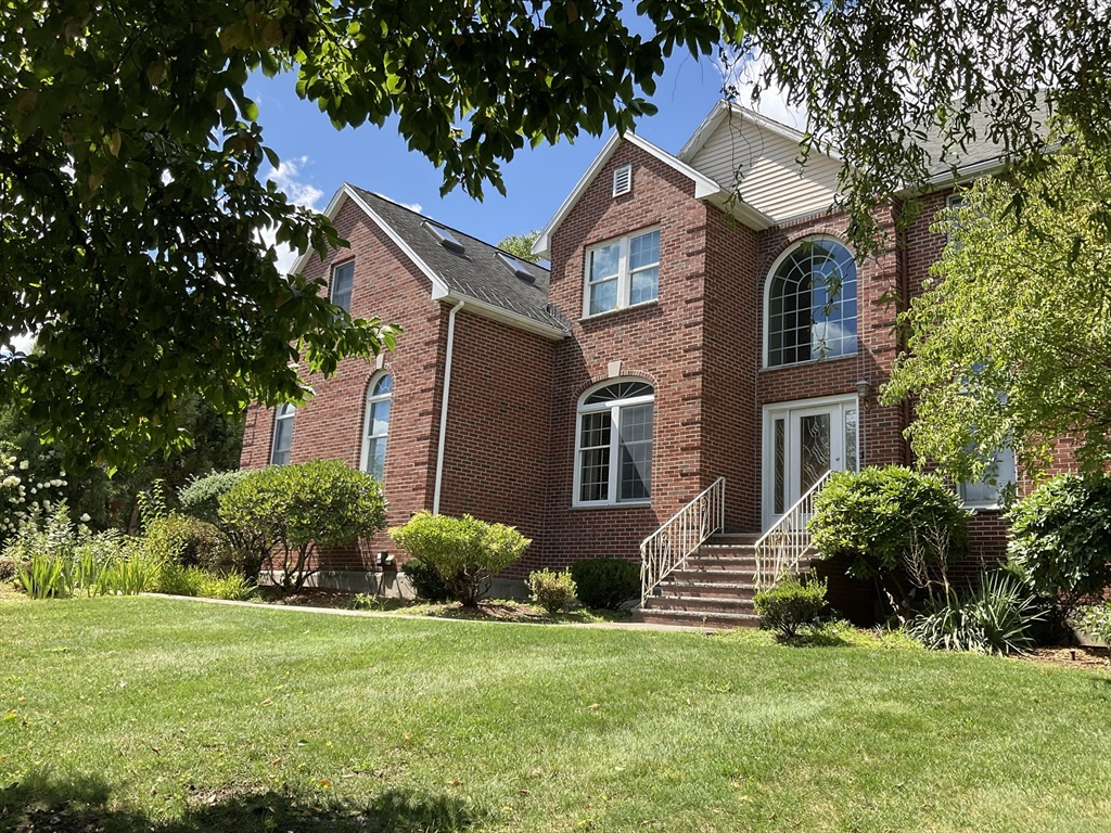 7 Homeland Cir