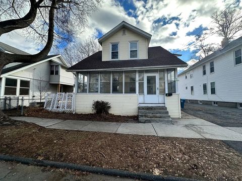 37 Day St West Springfield MA 01089
