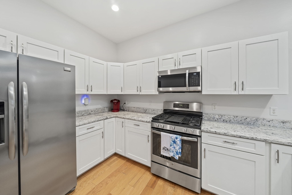 599 Washington St 14