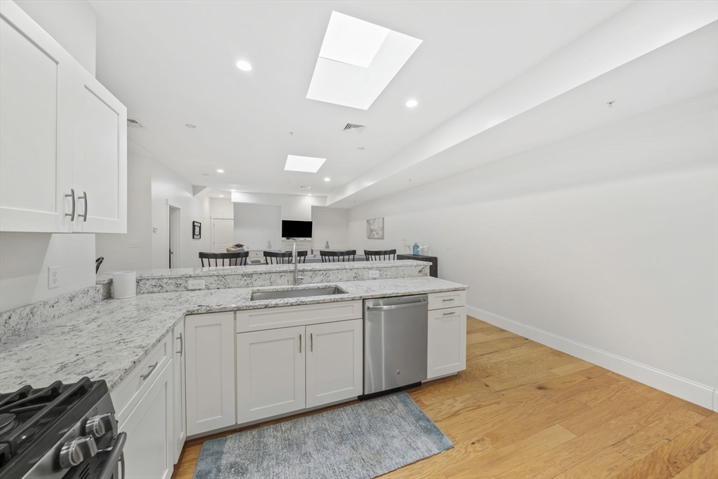 599 Washington St 14