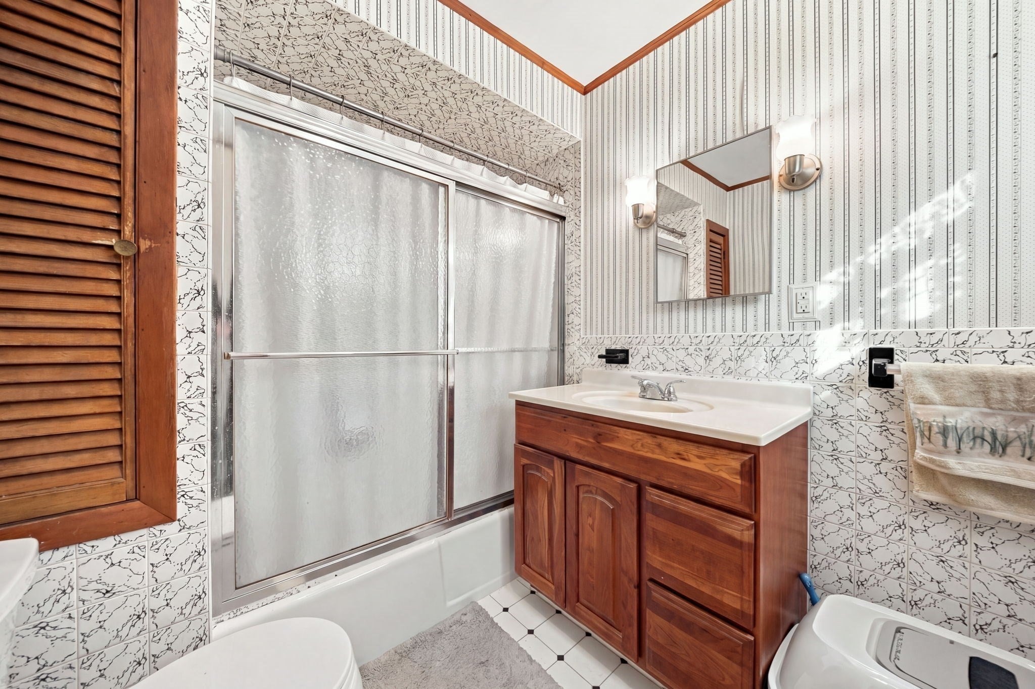 15 Otis St, Lowell, MA, 15 Otis St, Lowell, MA Photo #8