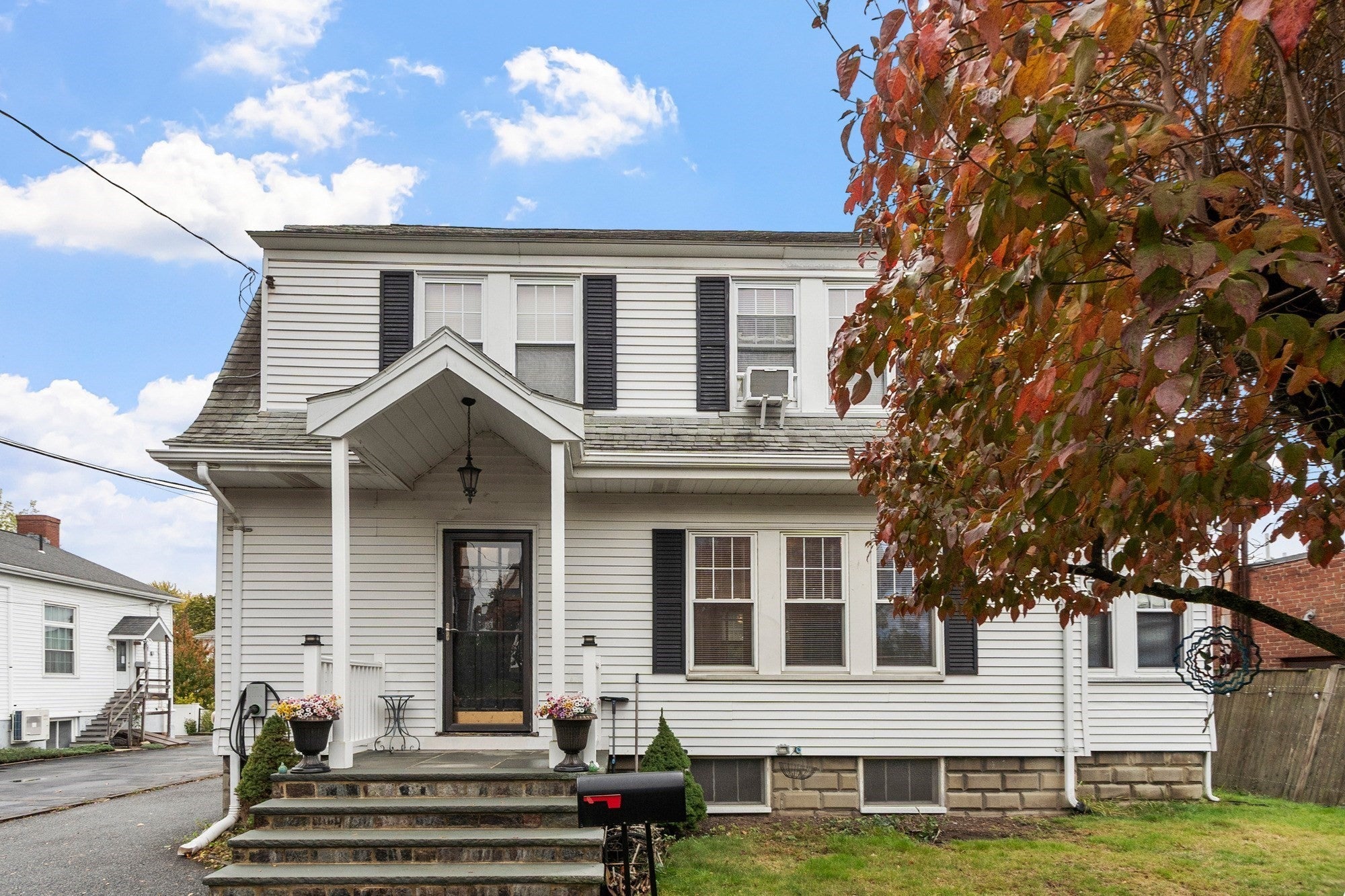 15 Bruce Rd, Waltham, MA Photo #2