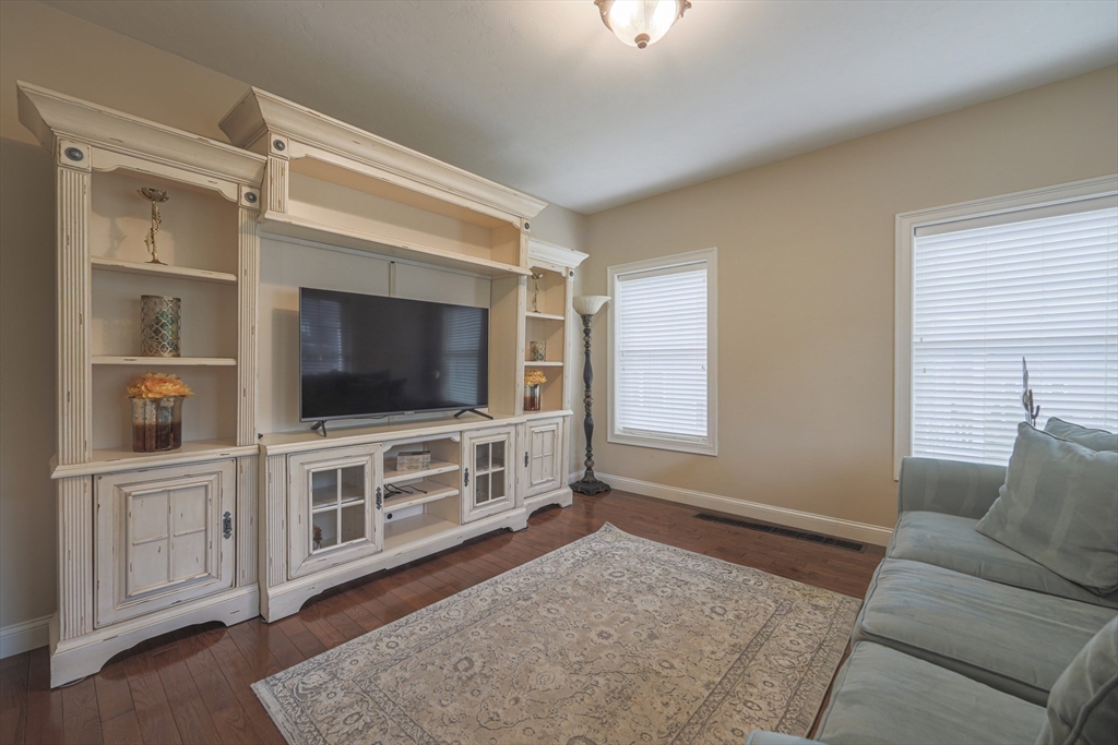 61 Tamarack Rd