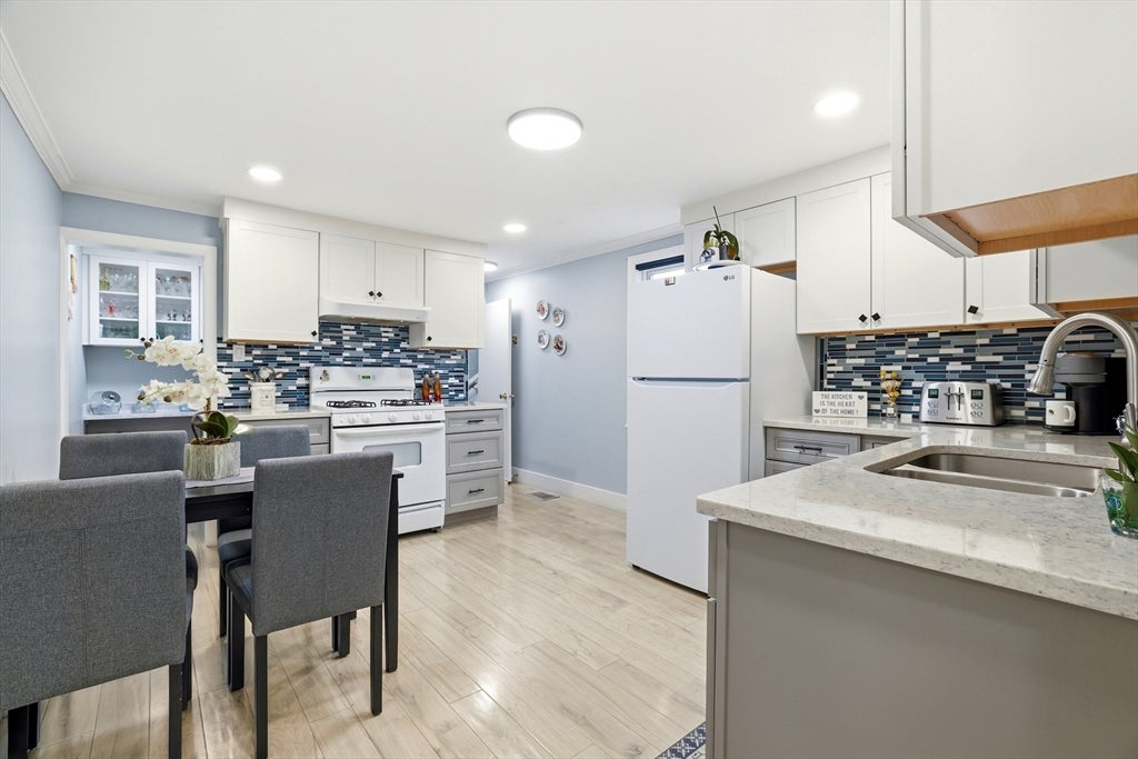 30 Woodlawn St