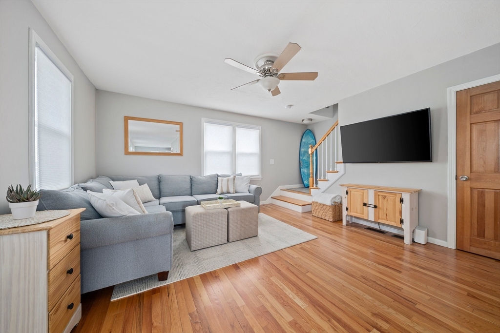 285 Mattakeesett St