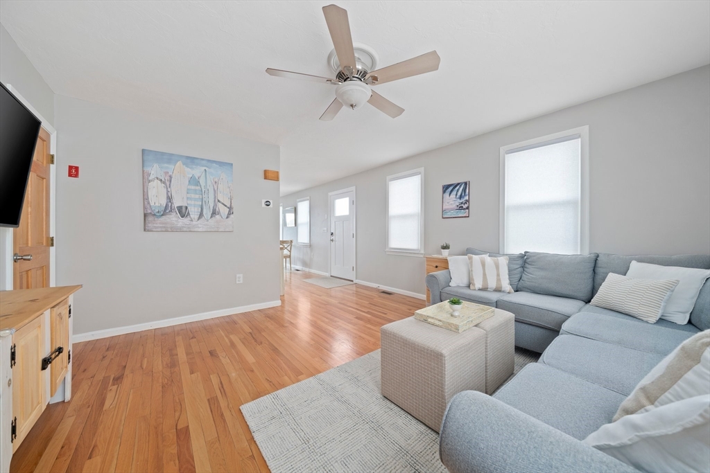 285 Mattakeesett St