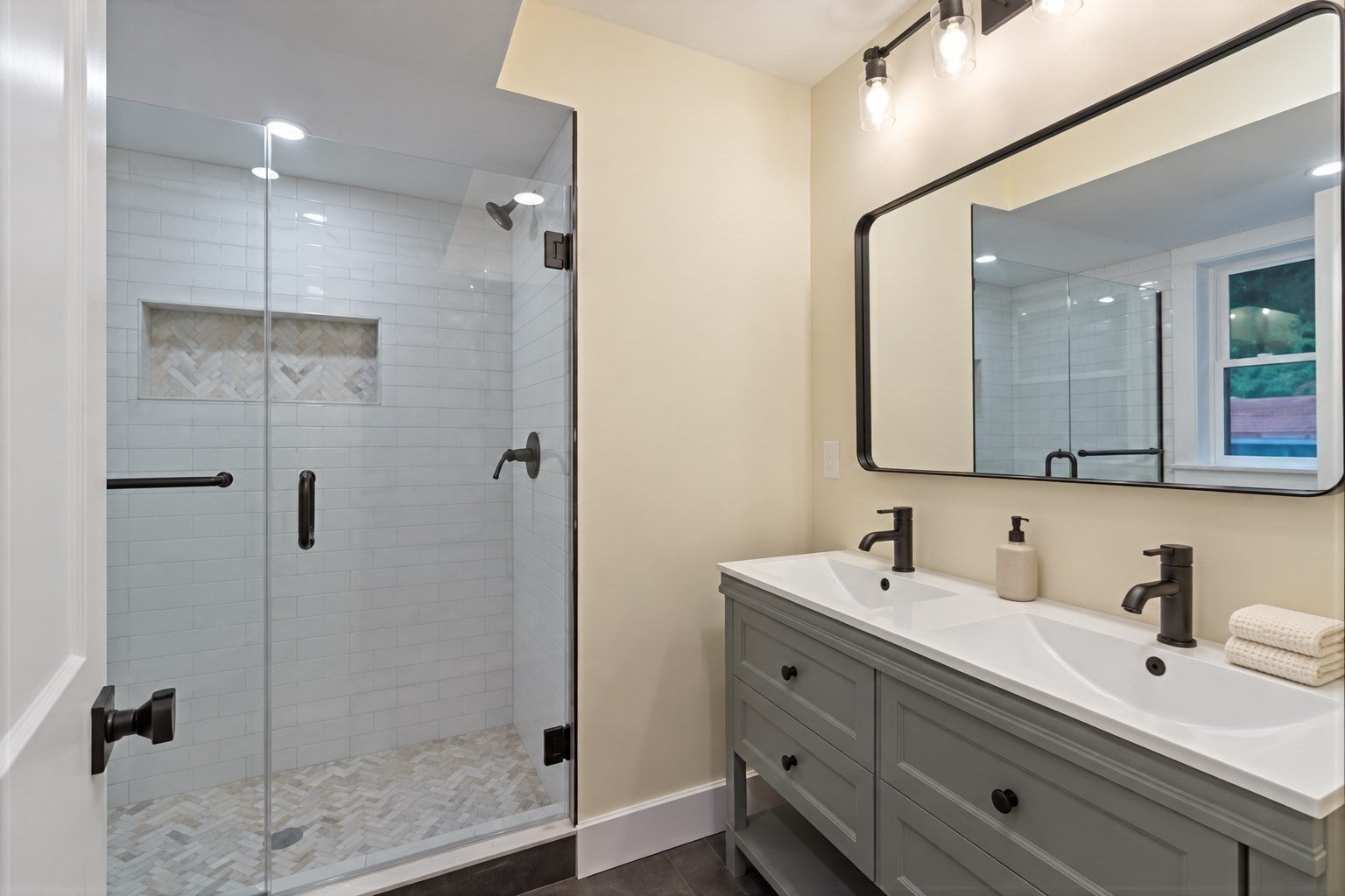 346 Rogers St, Lowell, MA, 346 Rogers St, Lowell, MA Photo #35