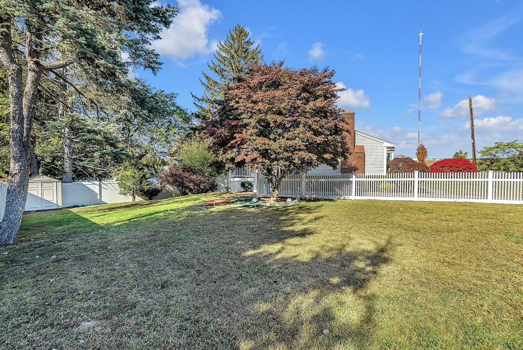 Needham, Massachusetts 02494, United States, 3 Bedrooms Bedrooms, ,2 BathroomsBathrooms,Residential,Active,239004