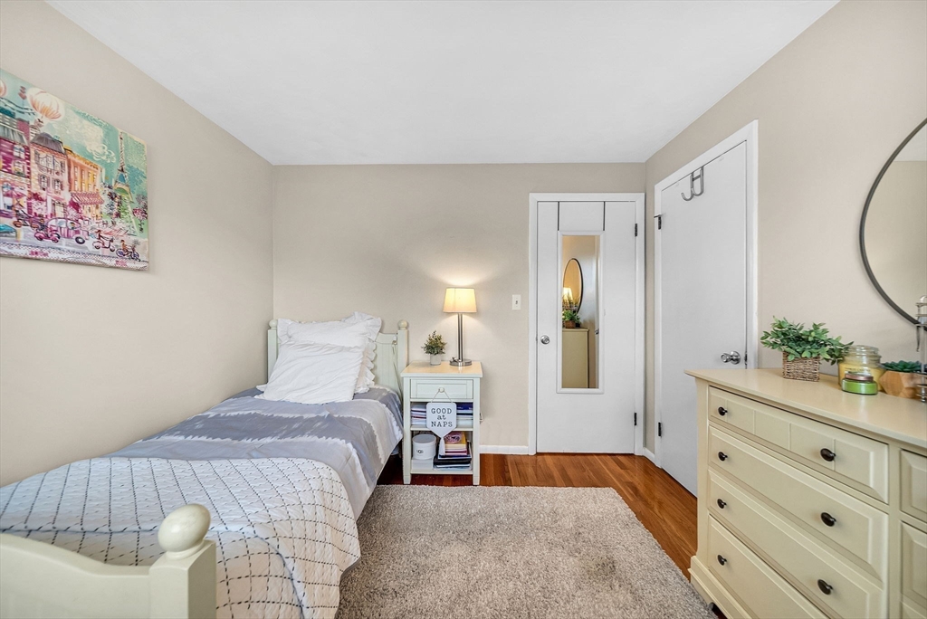 Needham, Massachusetts 02494, United States, 3 Bedrooms Bedrooms, ,2 BathroomsBathrooms,Residential,Active,239004