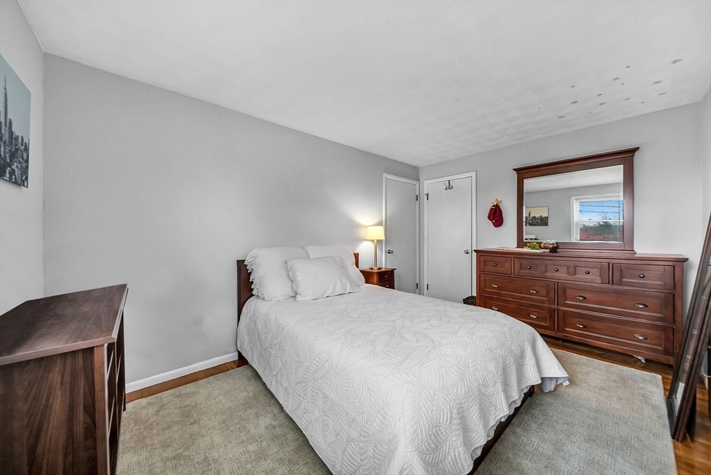 Needham, Massachusetts 02494, United States, 3 Bedrooms Bedrooms, ,2 BathroomsBathrooms,Residential,Active,239004