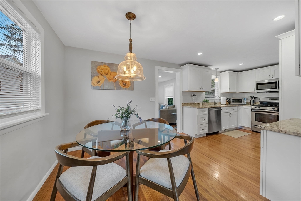 Needham, Massachusetts 02494, United States, 3 Bedrooms Bedrooms, ,2 BathroomsBathrooms,Residential,Active,239004