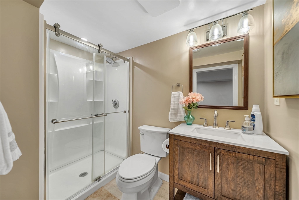 Needham, Massachusetts 02494, United States, 3 Bedrooms Bedrooms, ,2 BathroomsBathrooms,Residential,Active,239004